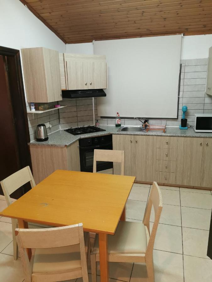 Strovolos Rooms Studios Nicosia Eksteriør billede