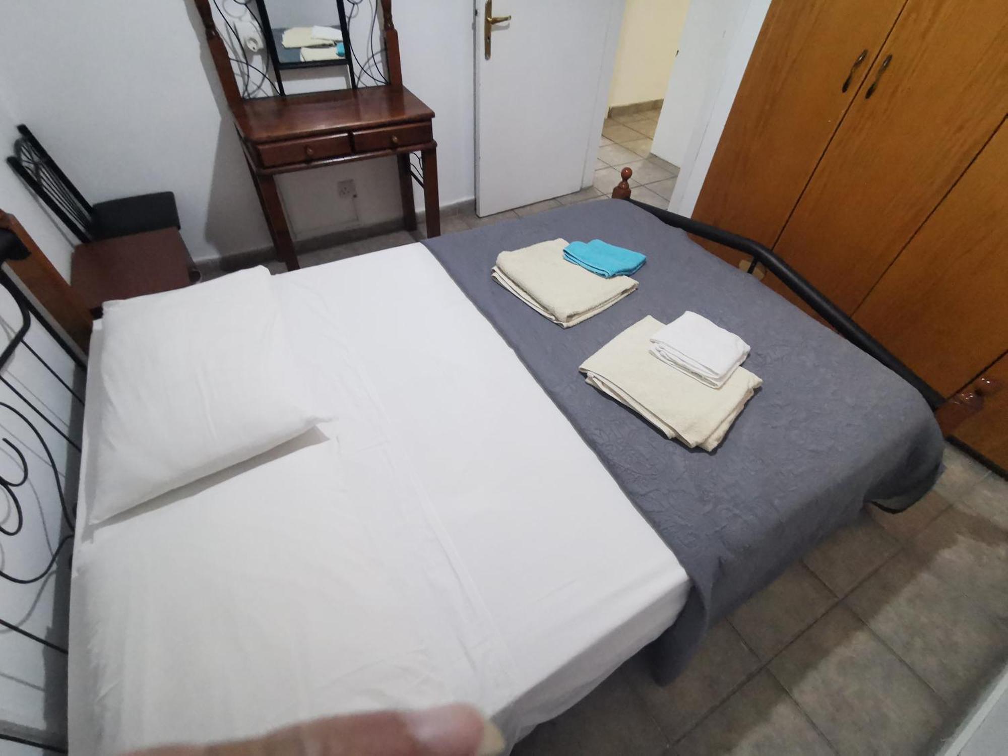 Strovolos Rooms Studios Nicosia Værelse billede