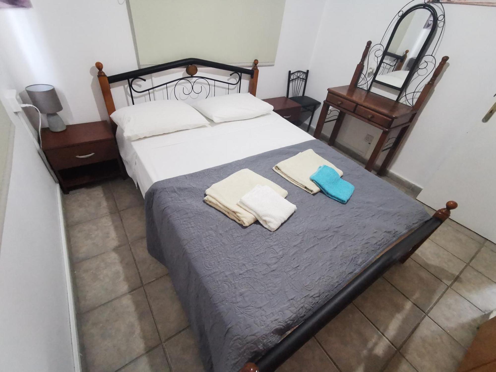 Strovolos Rooms Studios Nicosia Værelse billede