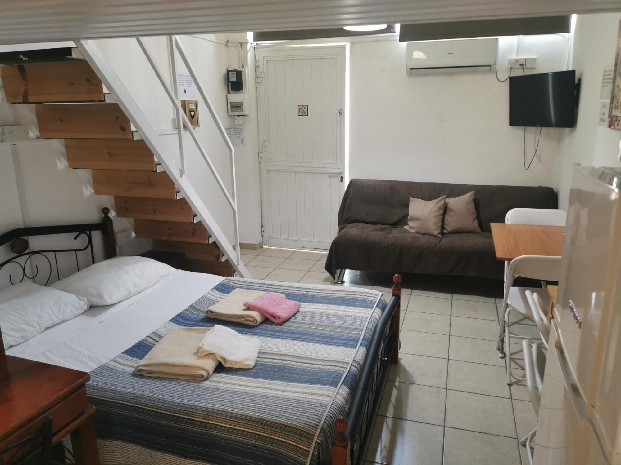 Strovolos Rooms Studios Nicosia Værelse billede